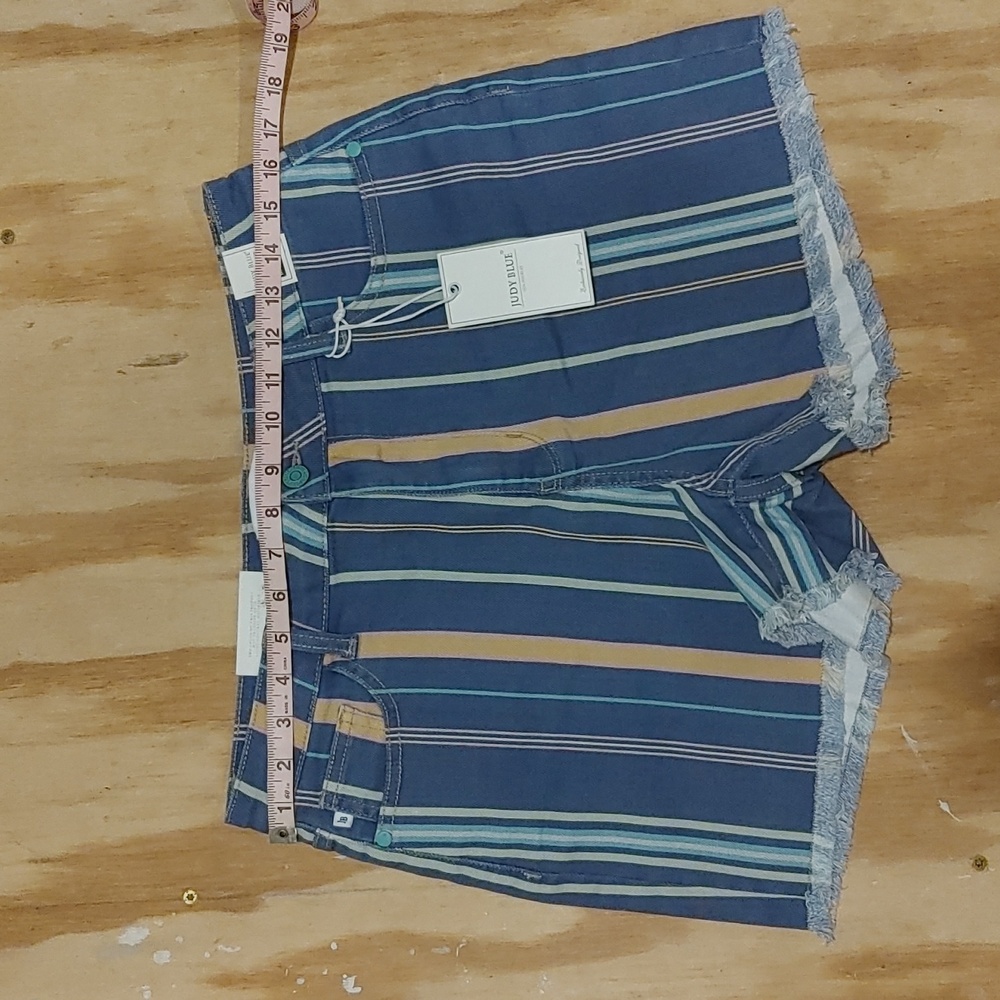 Judy blue Striped Denim Frayed Hem shorts womens size large - Picture 3 of 10